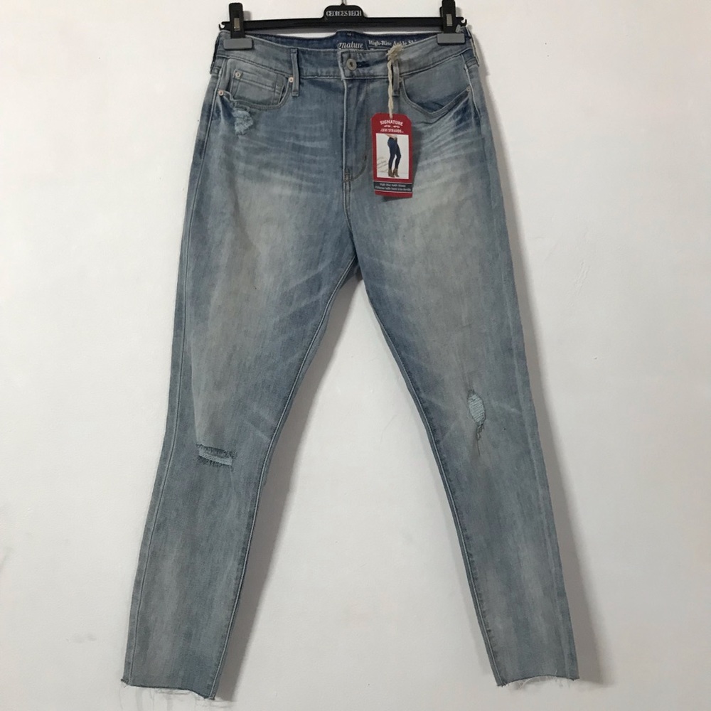 Levi Strauss ripped distressed jeans 
high rise ankle skinny jeans